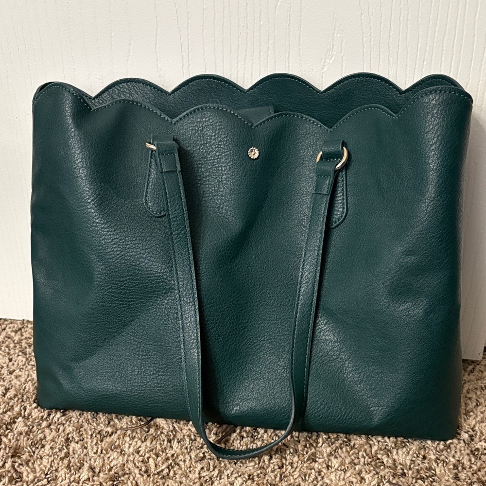 Elegant Green Leather Tote Bag